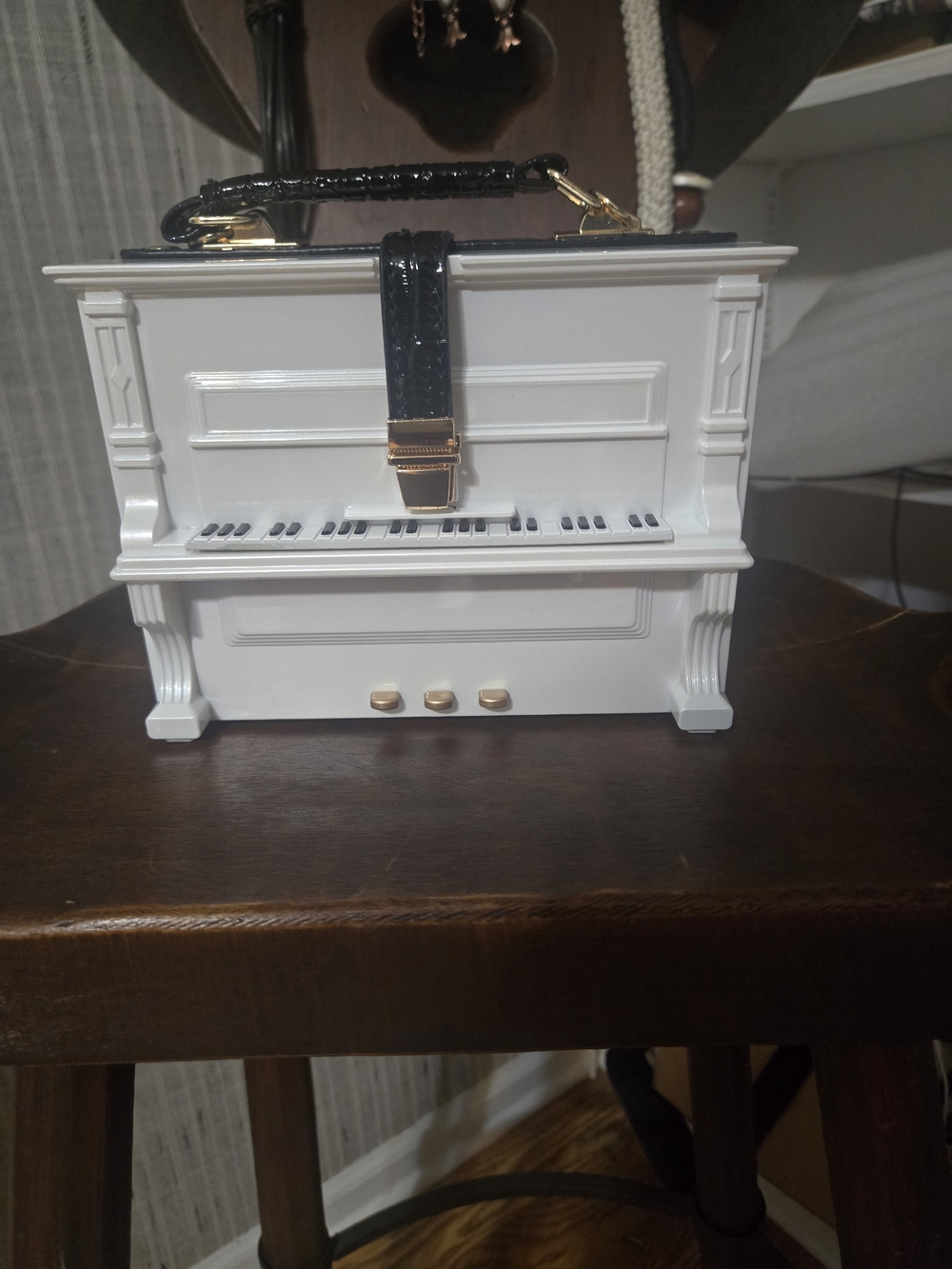 NWOT Women’s White Piano-Detail Handbag with Black Croc Strap - Picture 3 of 7